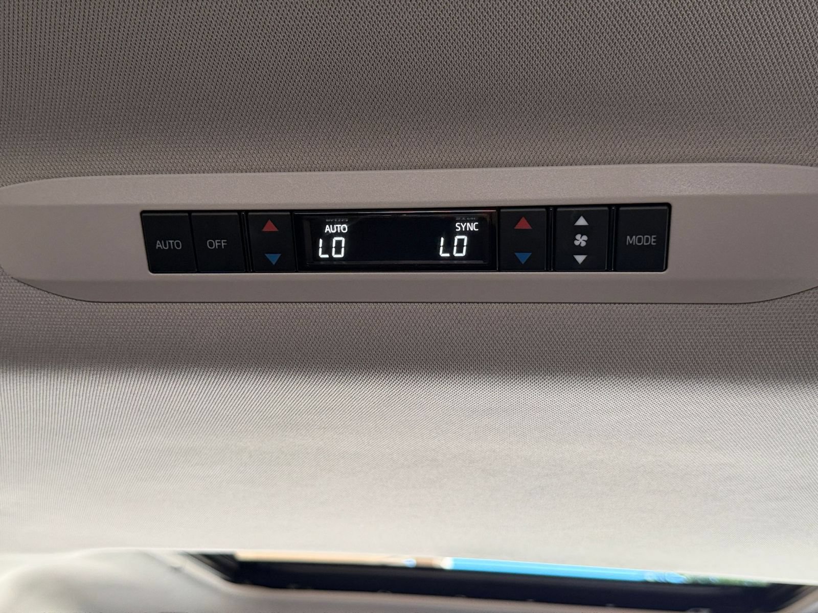 Used 2025 Toyota Sienna XLE FWD image 20