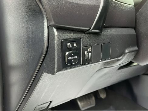 Used 2017 Toyota Corolla SE image 25