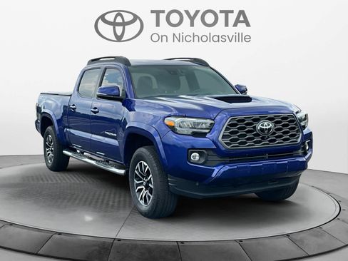 Used 2023 Toyota Tacoma TRD Sport w/ TRD Premium Sport Package AWD/4WD image 7