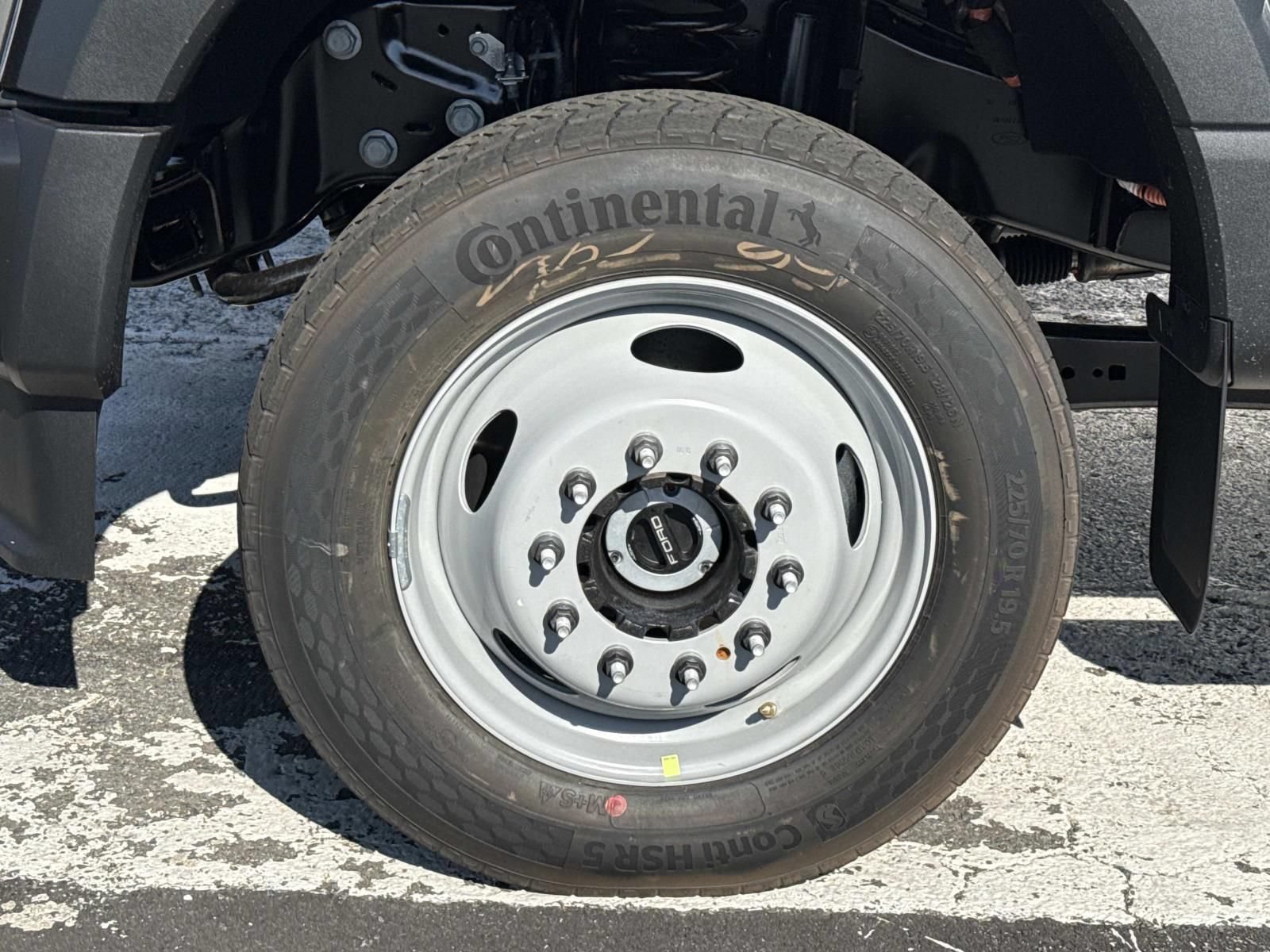 New 2026 Ford F550 4x4 SuperCab Super Duty image 9