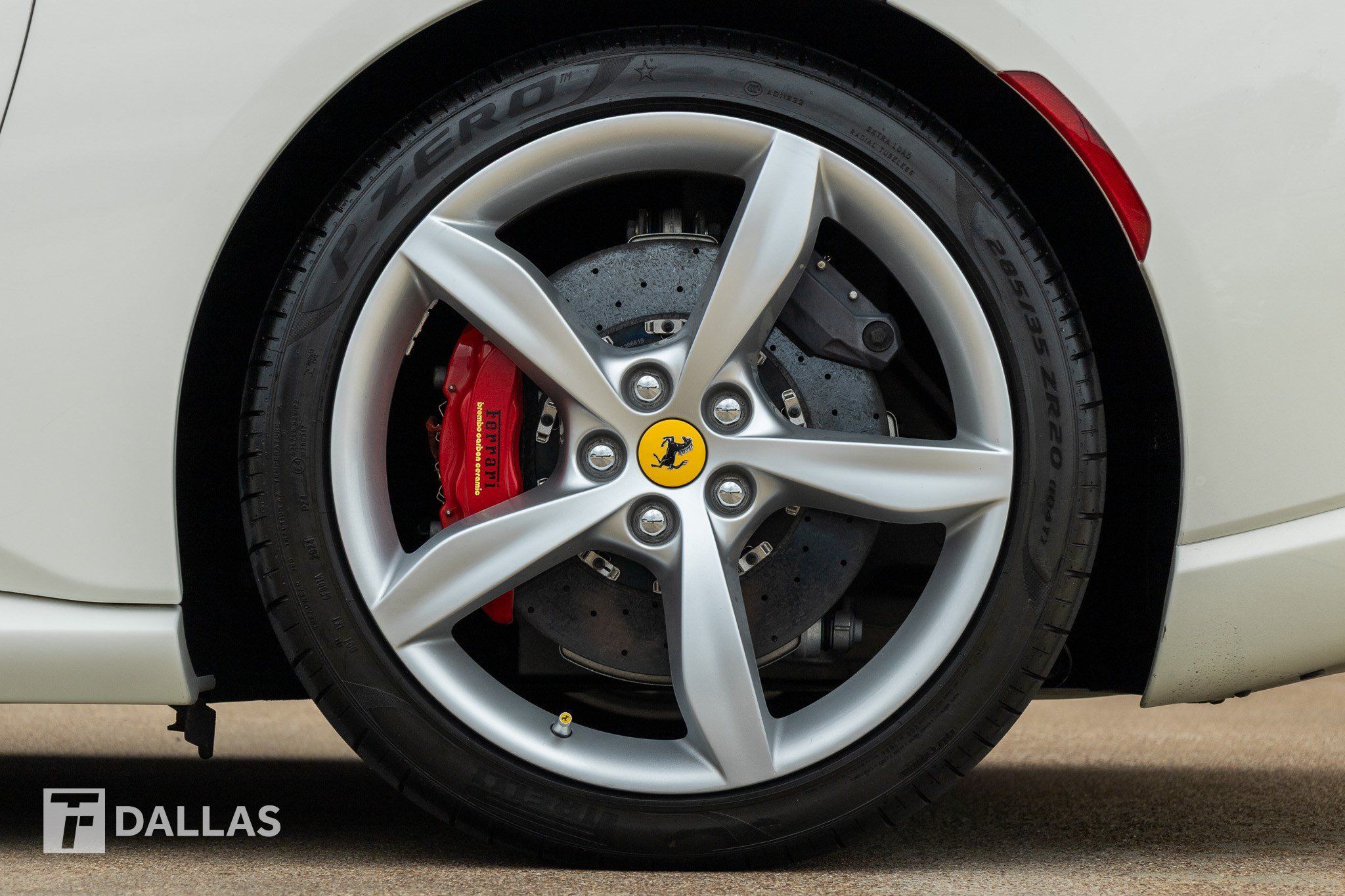 Used 2019 Ferrari Portofino RWD image 9