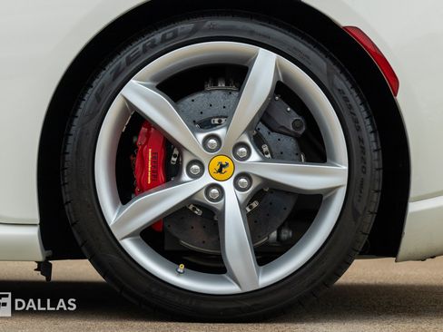 Used 2019 Ferrari Portofino RWD image 9