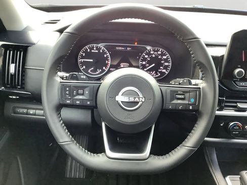 Used 2022 Nissan Pathfinder SV image 19