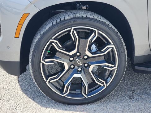 New 2026 Chevrolet Suburban RST w/ RST Capability Package image 9