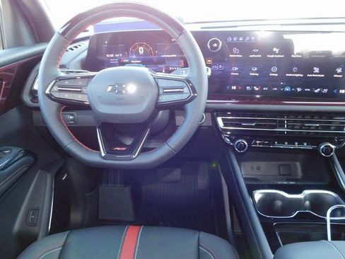 New 2026 Chevrolet Traverse RS w/ LPO, Floor Liner Package FWD image 17