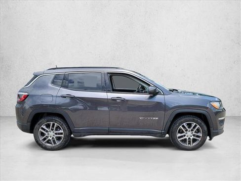 Used 2020 Jeep Compass Latitude FWD image 4