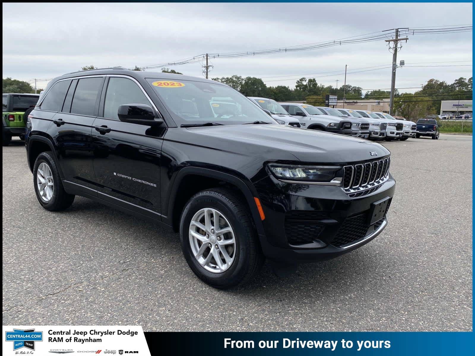 Certified 2023 Jeep Grand Cherokee Laredo X AWD/4WD image 1