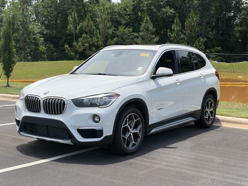 Used 2018 BMW X1 xDrive28i AWD/4WD image 3