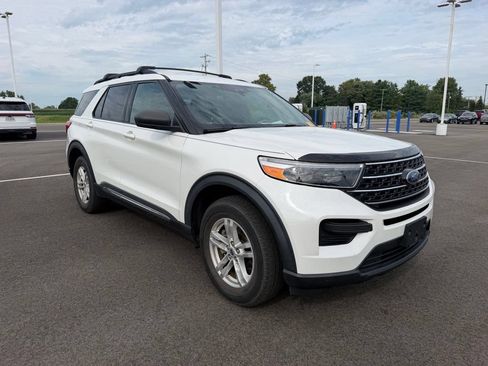 Used 2020 Ford Explorer XLT w/ Comfort Package AWD/4WD image 3