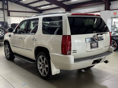 Used 2009 Cadillac Escalade AWD image 4