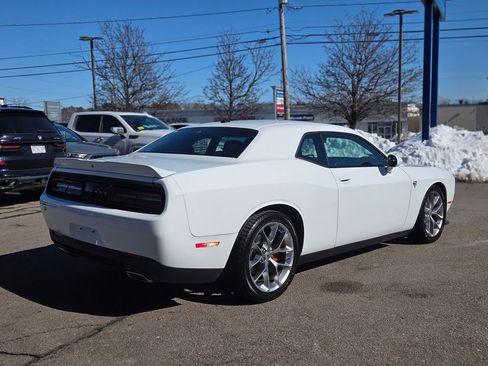 Used 2022 Dodge Challenger GT image 6