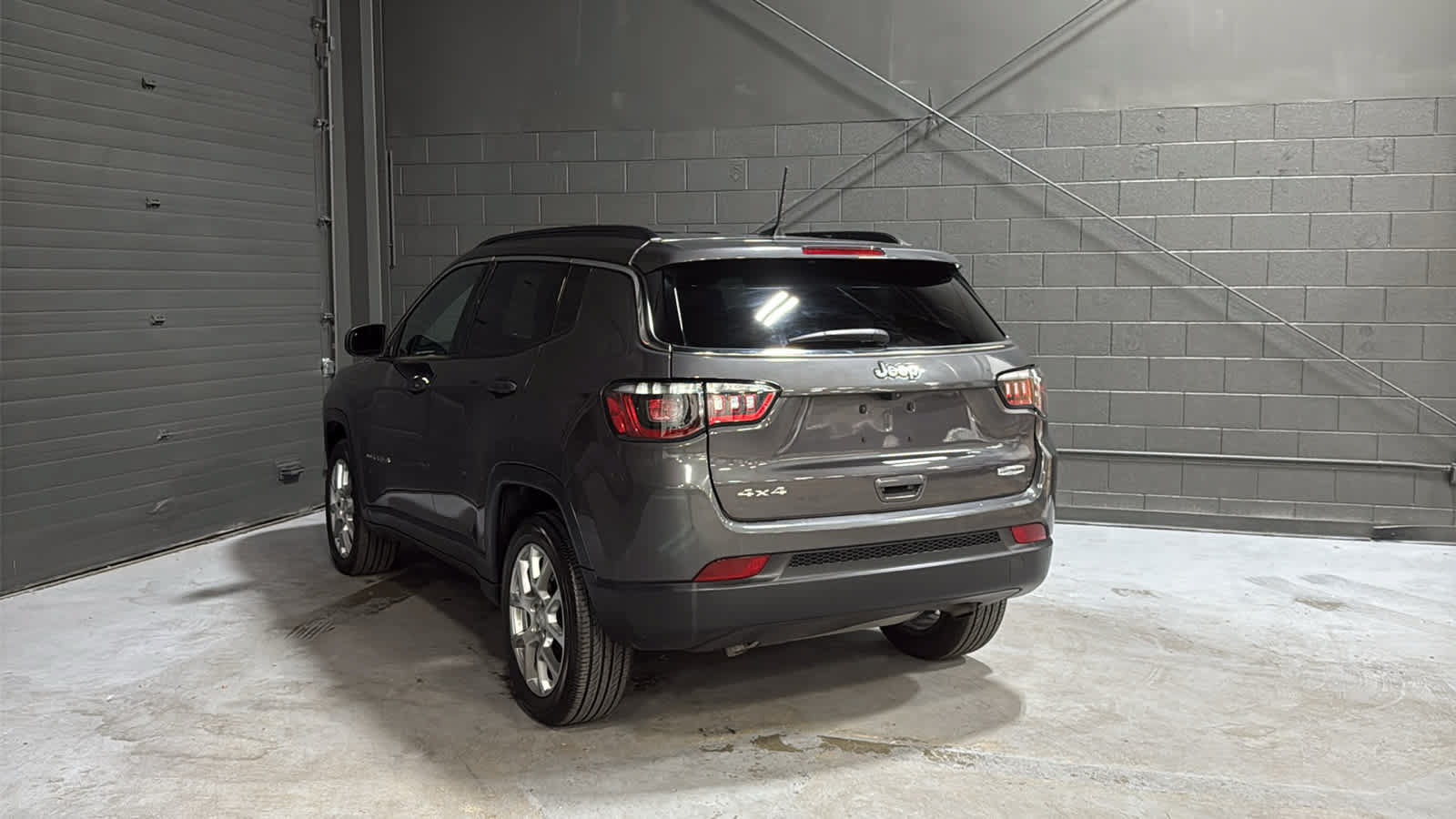 Used 2024 Jeep Compass Latitude AWD/4WD image 7