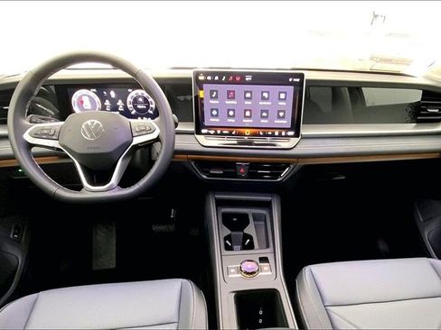 New 2026 Volkswagen Tiguan SE image 6