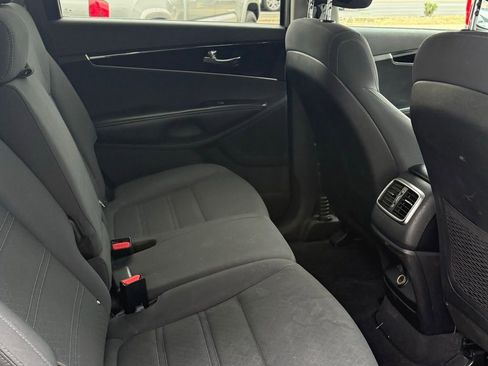 Used 2017 Kia Sorento L image 14