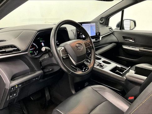 Used 2022 Toyota Sienna XLE Woodland Edition AWD/4WD image 12