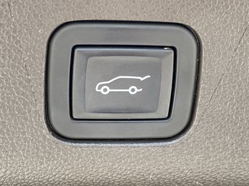 Used 2023 Chevrolet Tahoe Z71 w/ Luxury Package AWD/4WD image 7
