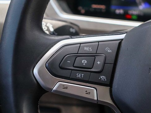 Certified 2022 Volkswagen Tiguan SE FWD image 23