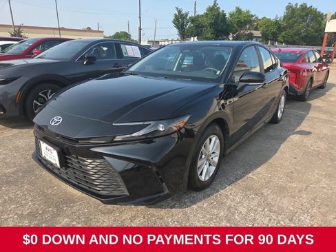 Used 2025 Toyota Camry LE FWD image 1
