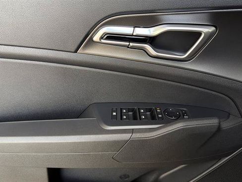 New 2026 Kia Sportage LX FWD image 11
