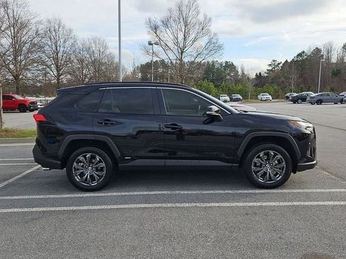 Used 2023 Toyota RAV4 XLE Premium image 10