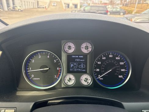 Used 2011 Lexus LX 570 4WD w/ Luxury Pkg w/Pre-crash image 10