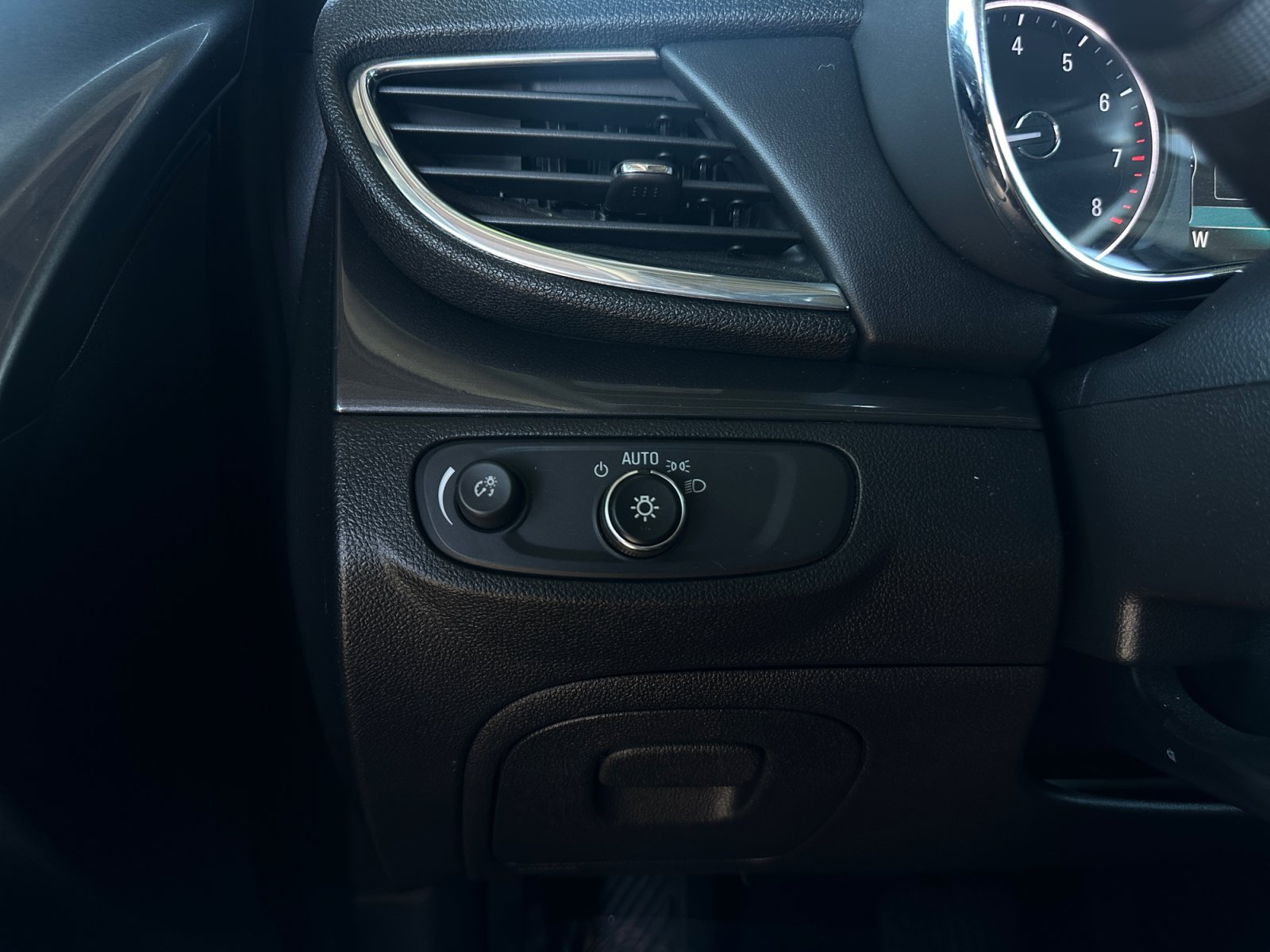 Used 2018 Buick Encore Preferred FWD image 17