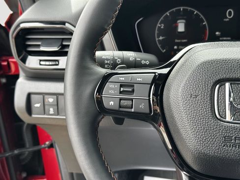 Certified 2025 Honda Pilot TrailSport image 12