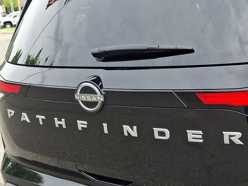 Used 2022 Nissan Pathfinder SV AWD/4WD image 32