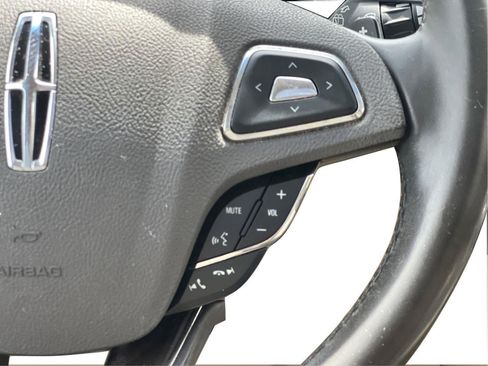 Used 2017 Lincoln MKX Reserve FWD image 19
