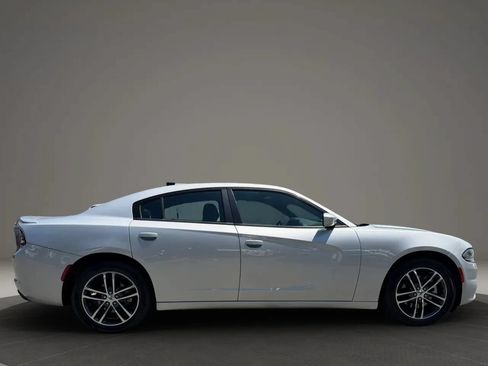 Used 2019 Dodge Charger SXT AWD/4WD image 4