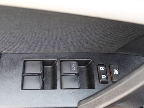 Used 2015 Toyota Corolla LE image 14