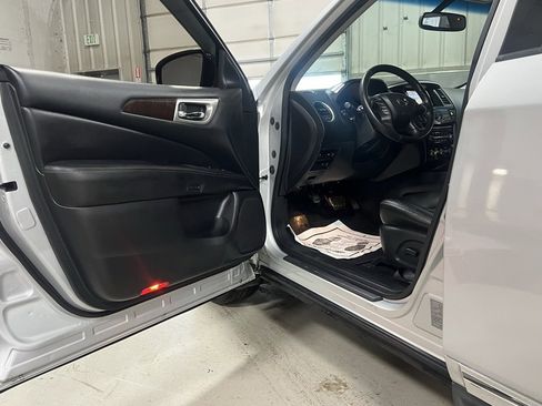 Used 2013 Nissan Pathfinder SL w/ SL Premium Pkg image 37