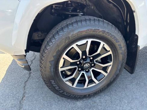 Used 2020 Toyota Tacoma TRD Sport w/ Technology Package RWD image 9