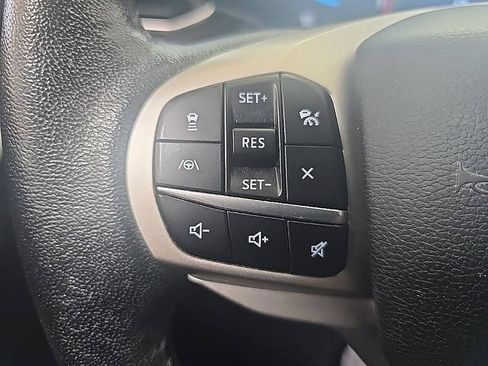 Used 2021 Ford Explorer XLT w/ Equipment Group 202A AWD/4WD image 20