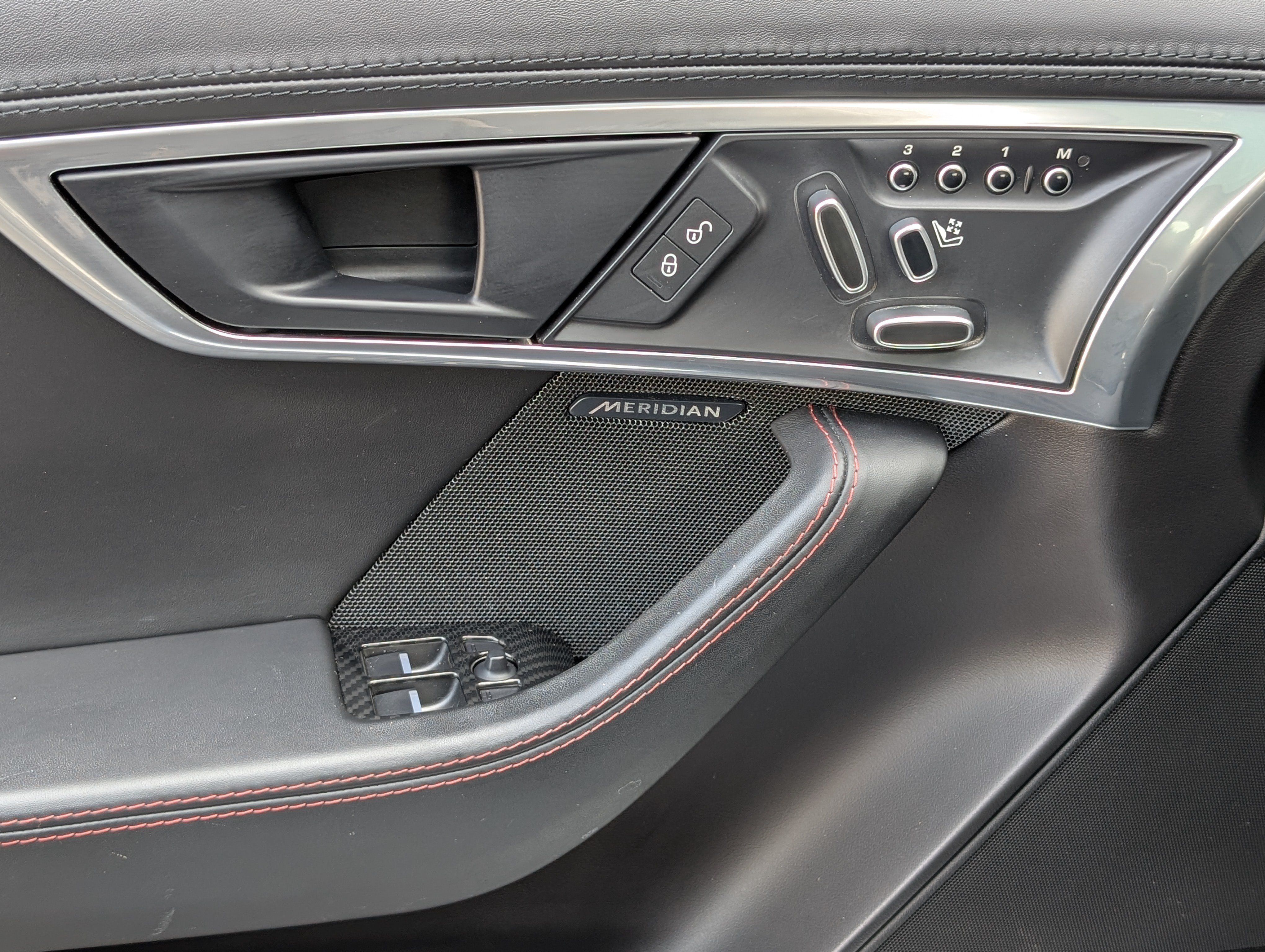 Used 2018 Jaguar F-TYPE R-Dynamic RWD image 16