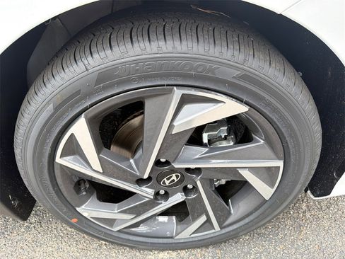 New 2026 Hyundai Elantra Limited image 12