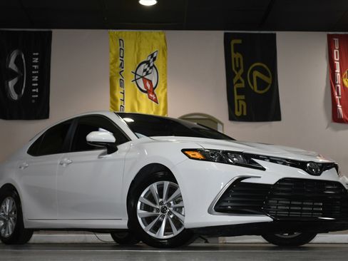 Used 2021 Toyota Camry LE image 83