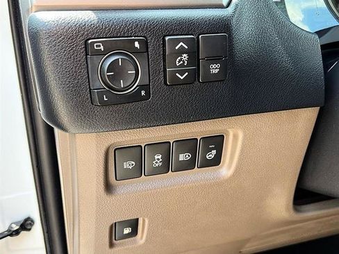 Used 2022 Lexus GX 460 Premium w/ Premium Package AWD/4WD image 30