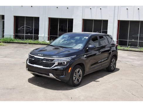Used 2024 Kia Seltos LX AWD/4WD image 3