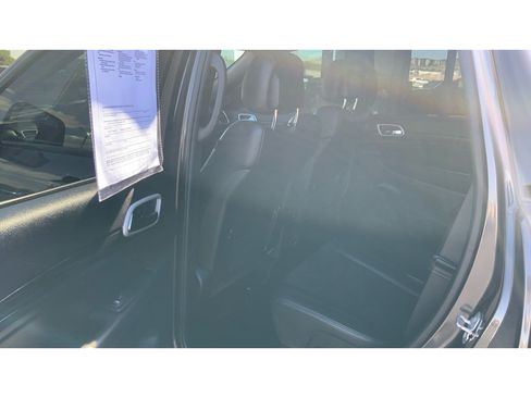 Used 2021 Jeep Grand Cherokee Laredo X AWD/4WD image 15