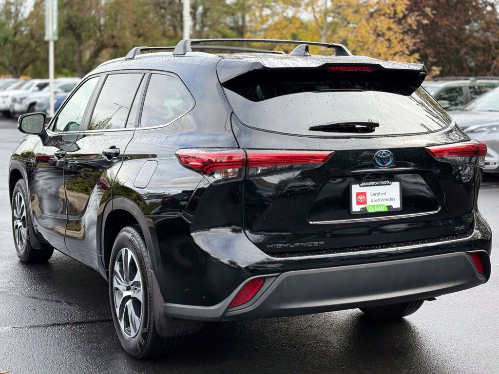 Used 2023 Toyota Highlander XLE AWD/4WD image 3