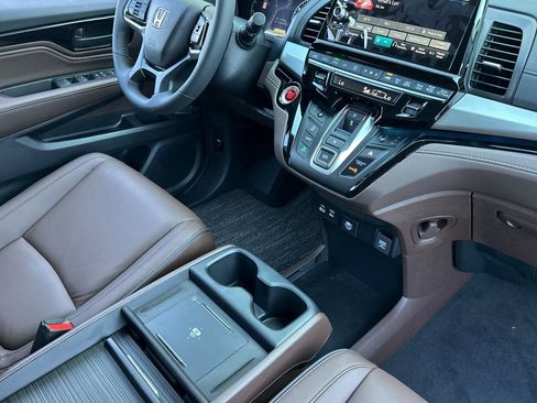New 2026 Honda Odyssey Touring image 15