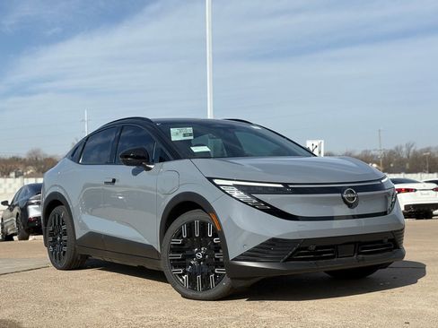 New 2026 Nissan Leaf Platinum+ w/ Cargo Package (Platinum+) FWD image 2
