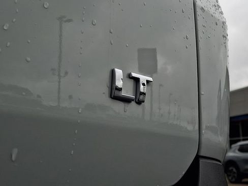 Used 2018 Chevrolet Traverse LT FWD image 32