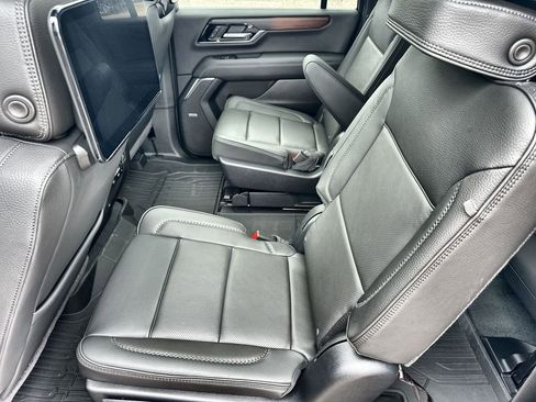 New 2026 GMC Yukon XL Denali w/ Denali Reserve Package AWD/4WD image 16