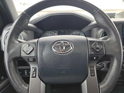 Used 2019 Toyota Tacoma TRD Off-Road AWD/4WD image 26