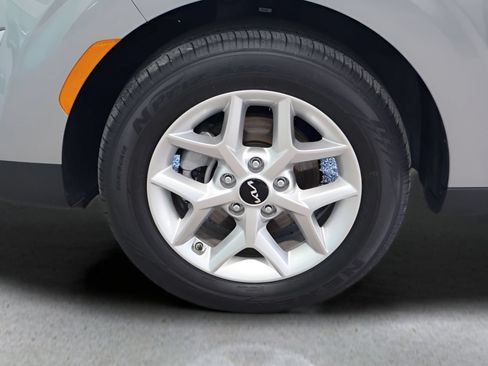 Used 2025 Kia Soul LX w/ LX Technology Package FWD image 27