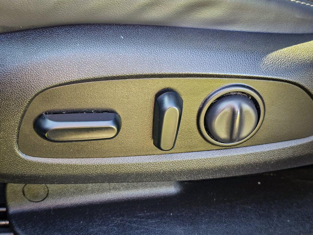 Used 2018 Buick Enclave Essence FWD image 16