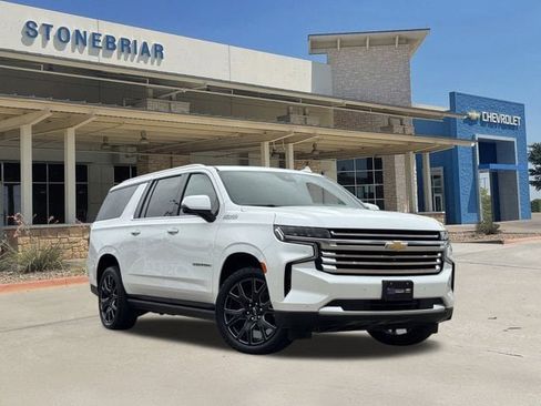 Used 2023 Chevrolet Suburban High Country image 2