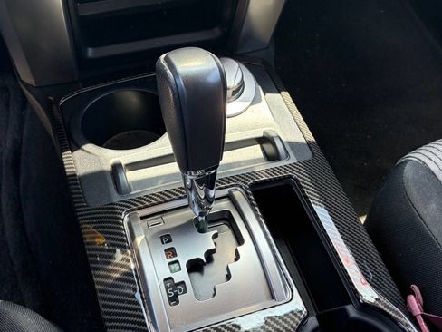 Used 2017 Toyota 4Runner SR5 AWD/4WD image 8